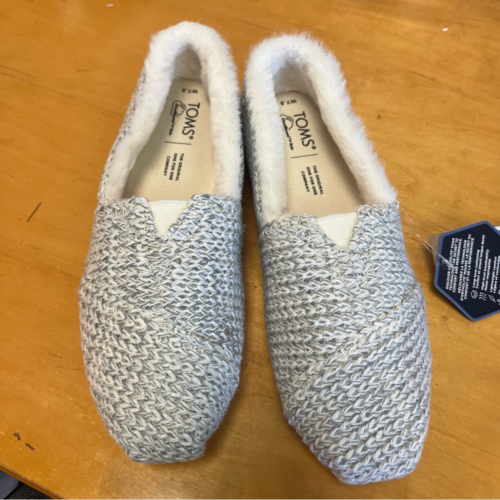 TOMS shoes – Size 7.5 – New with tags ✨